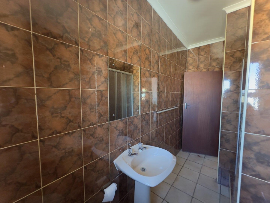 6 Bedroom Property for Sale in Wavecrest Eastern Cape